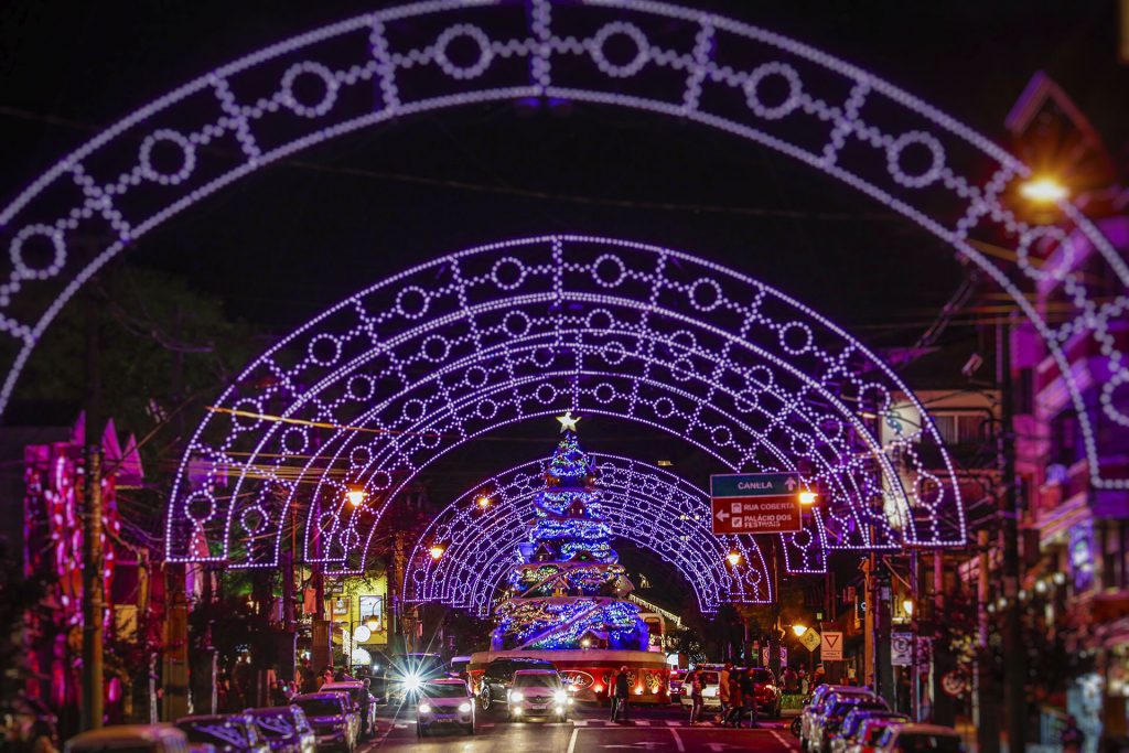 Rua iluminada em Gramado, Natal Luz de Gramado