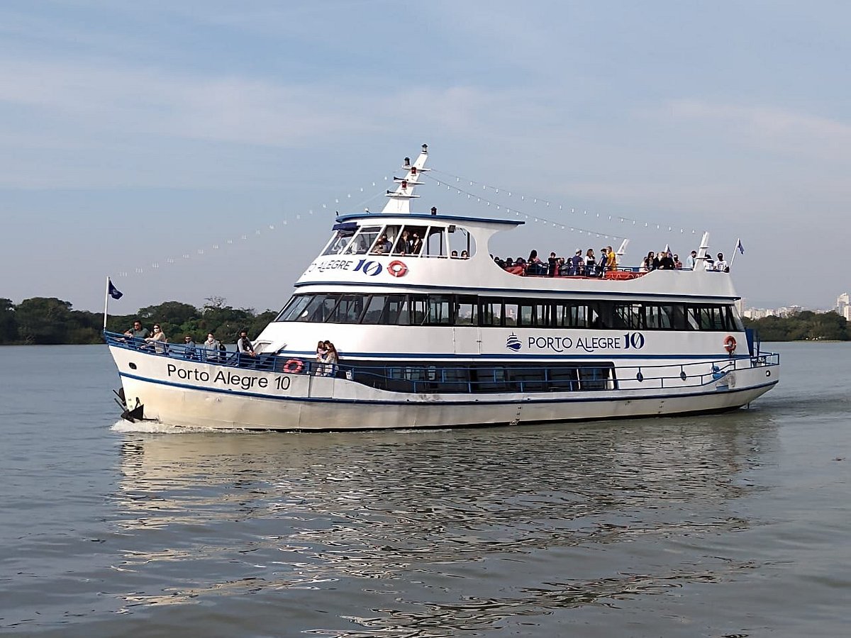 Barco Porto Alegre no Rio Guaíba