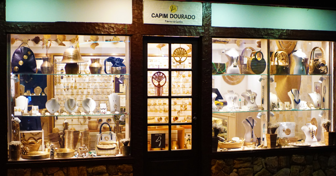 Capim Dourado Búzios - vitrine da loja