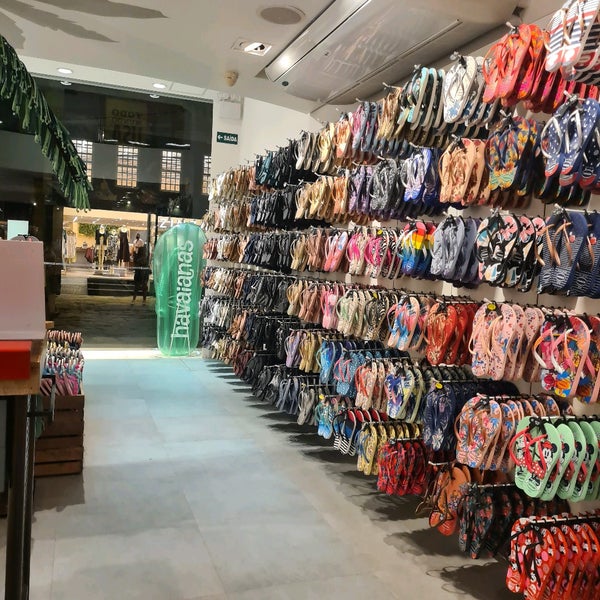 Parte interna da Loja Havaianas em Búzios