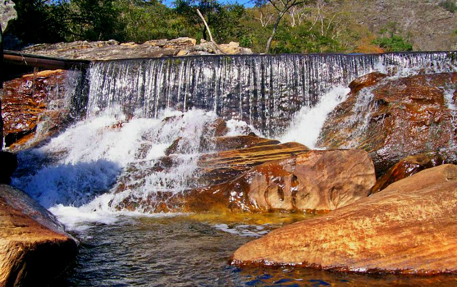 Cachoeira da Grota Seca em São Gonçalo do Rio das Pedras