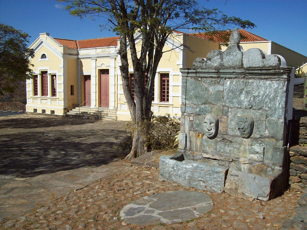 Fachada do Teatro Santa Izabel, em Diamantina