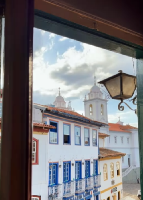 Vista do centro histórico a partir da janela do Acayaca Club, em Diamantina