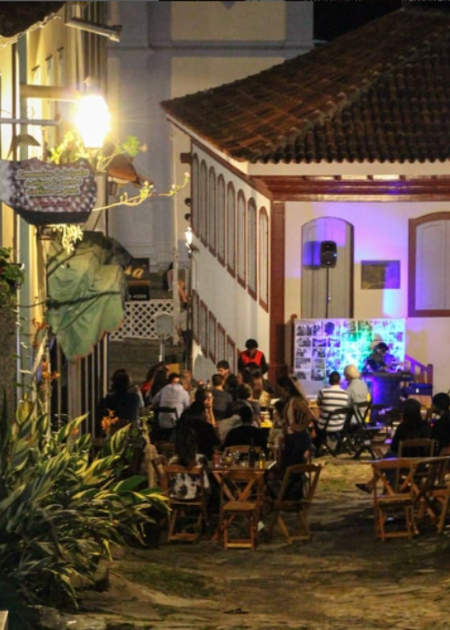 Bares e Restaurantes no Beco do Mota, em Diamantina