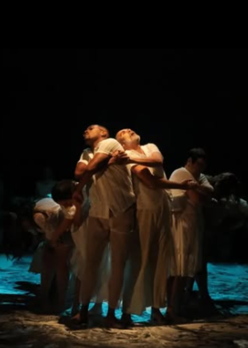 Apresentação de dança no Teatro Santa Izabel, em Diamantina